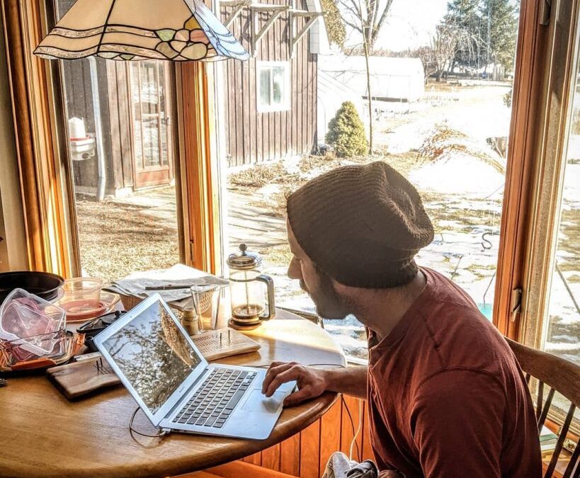 Comment travailler à distance en vivant à la ferme au Canada